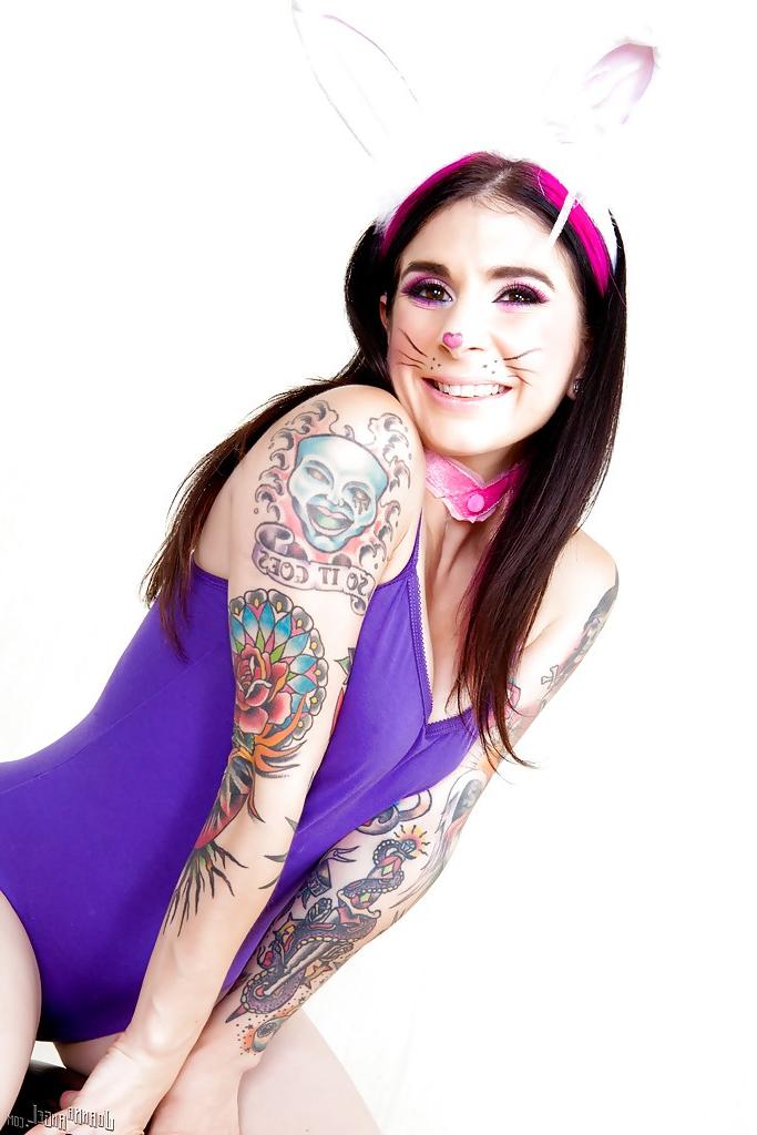16P Frrisky tattooed hottie undressing and playing with a butt plug