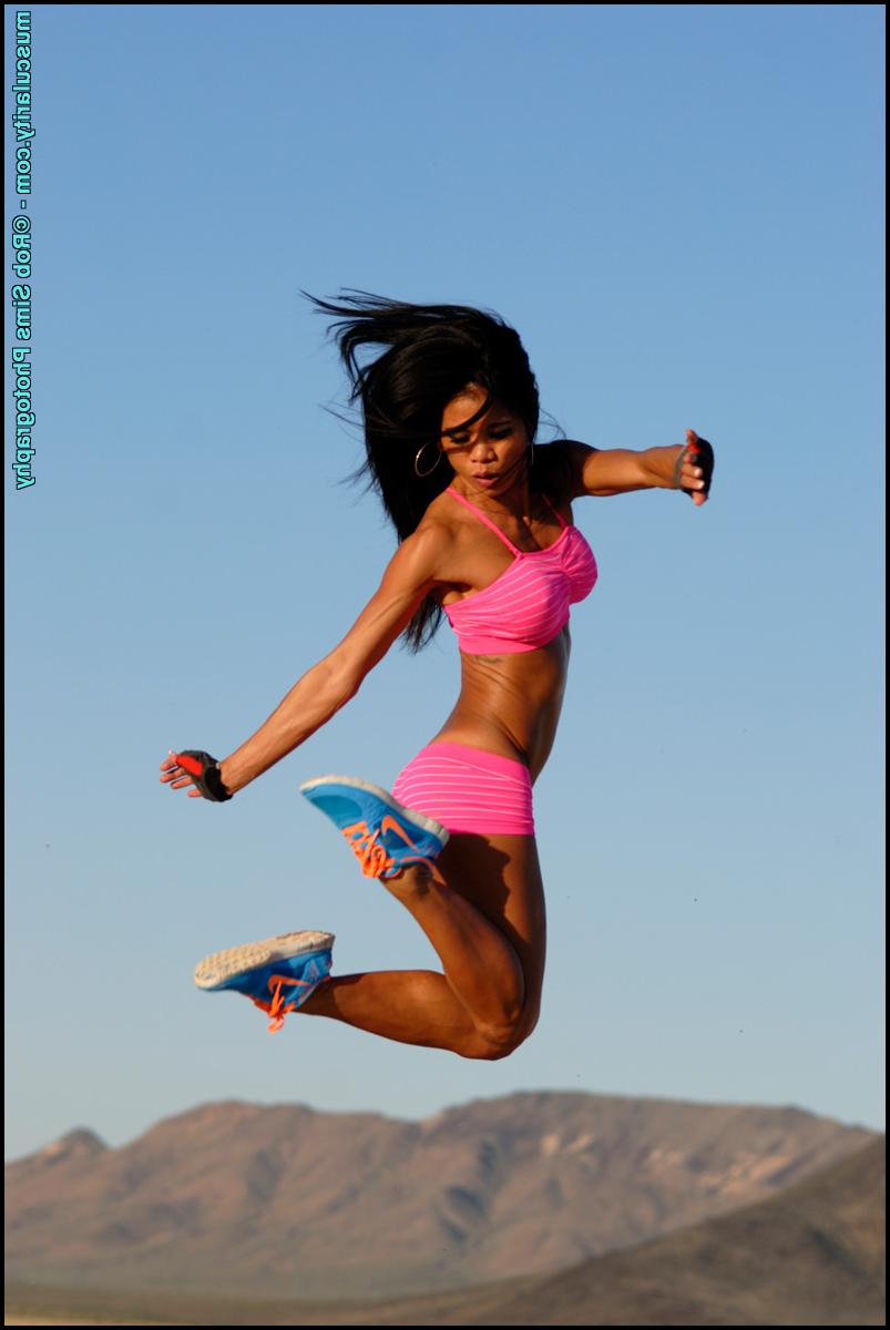 15P Ebony bodybuilder Alma Villanueva hits upon great non-nude poses in the desert