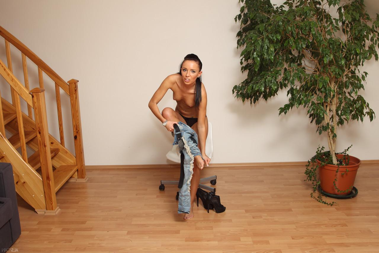 20P Newbie Gina Devine undresses at the casting and shows her tattooed tanned body
