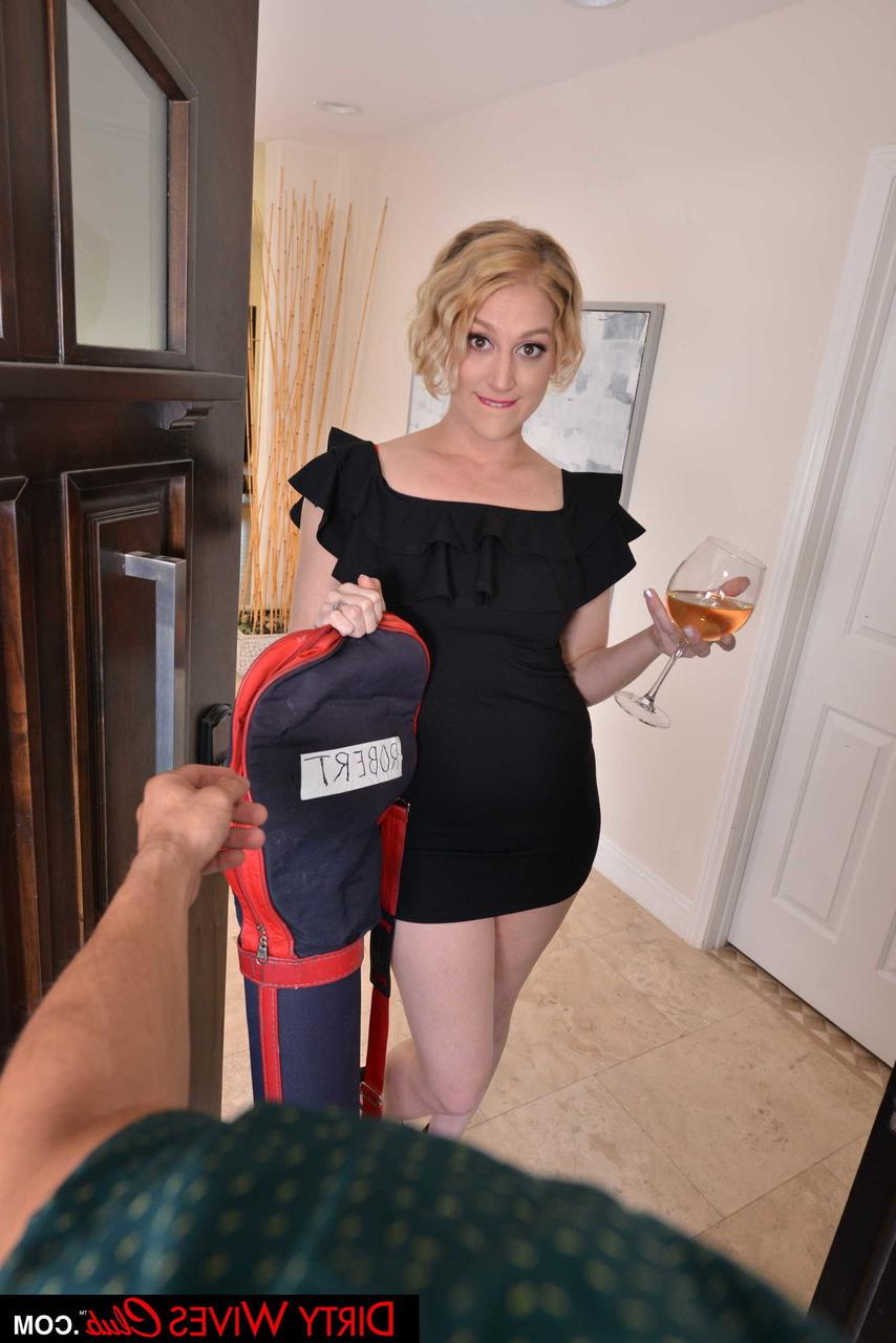20P La pequeña rubia Eve Laurence se llena el chocho en una asombrosa acción POV