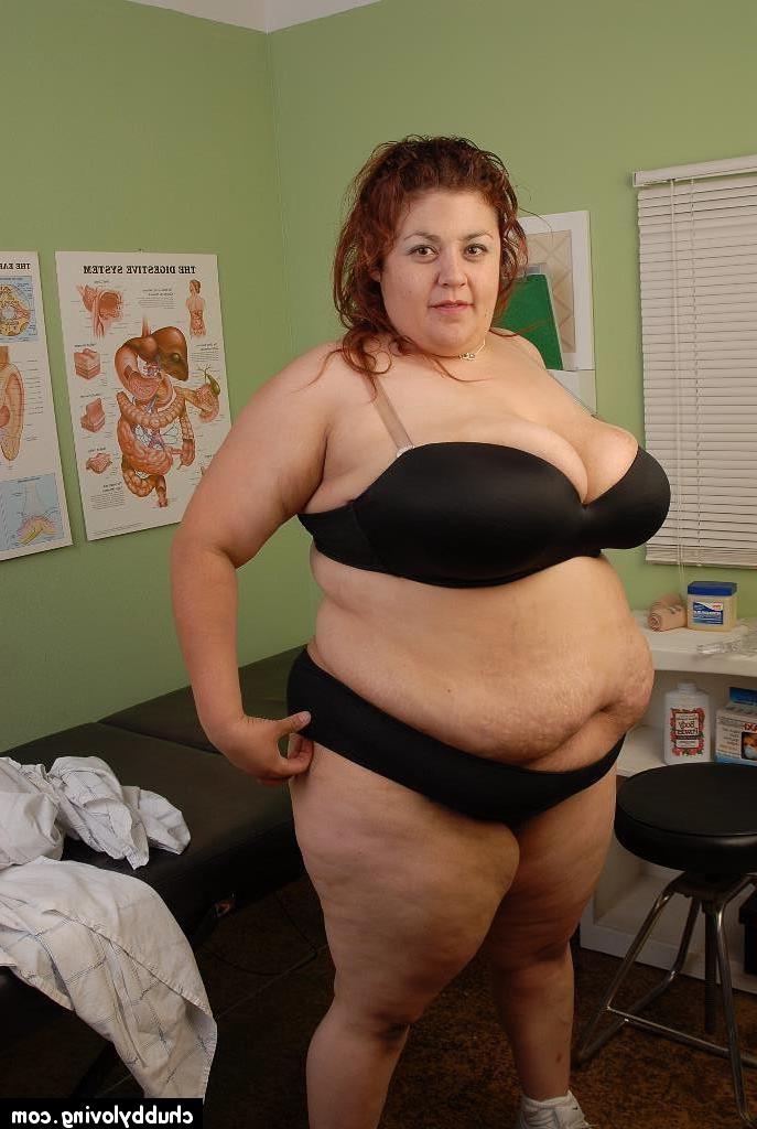 16P Horny model Reyna slowly takes off her black panties on camera