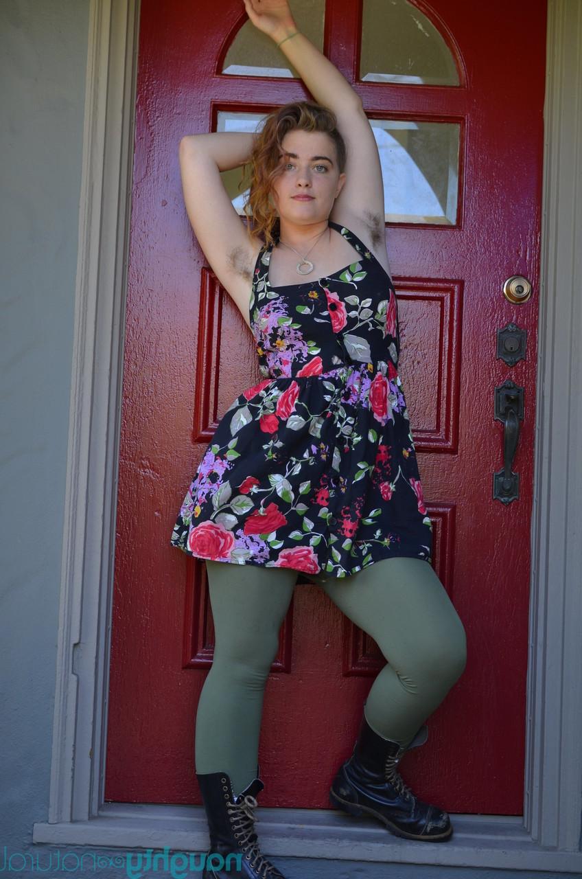 20P Sweet babe with a big ass Moth takes off her dress and flaunts her bush