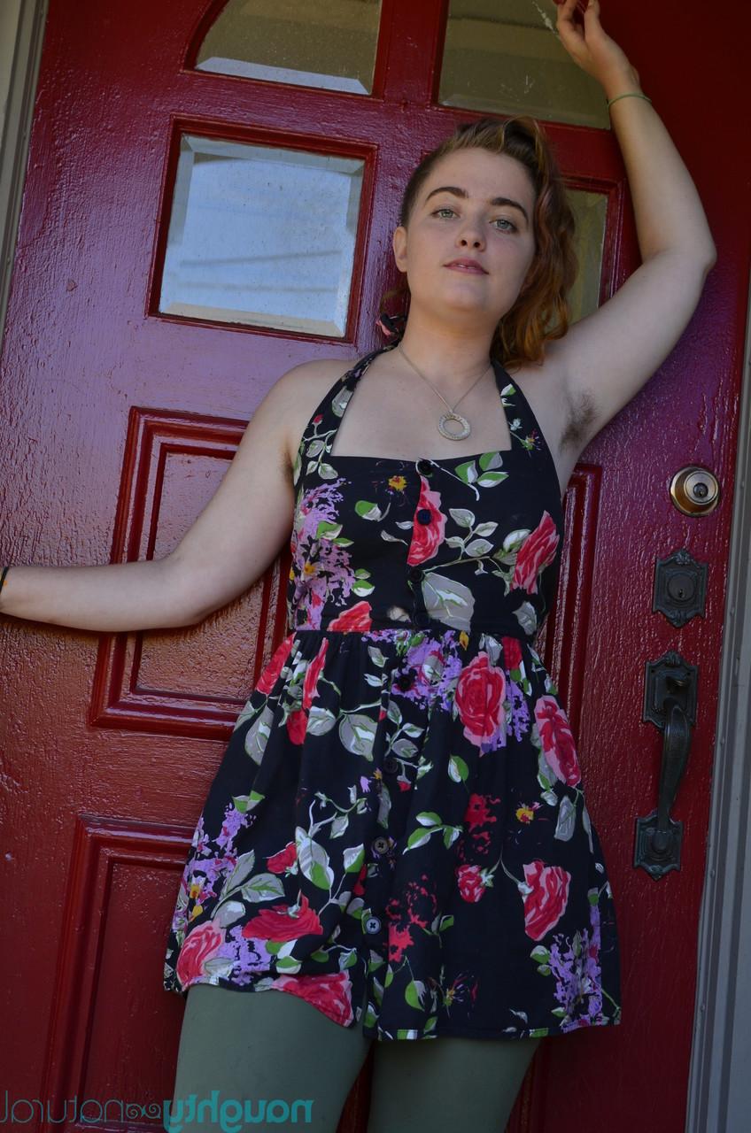 20P Sweet babe with a big ass Moth takes off her dress and flaunts her bush