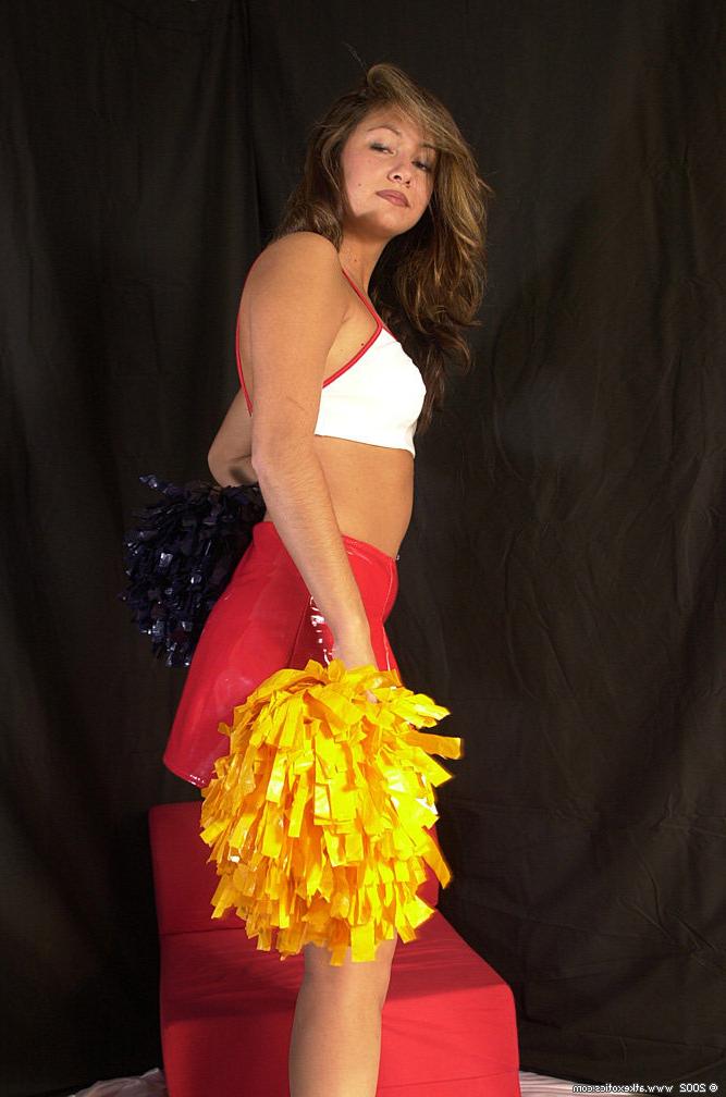 16P Amateur Latina model Mailia releasing nice ass from latex cheerleader skirt