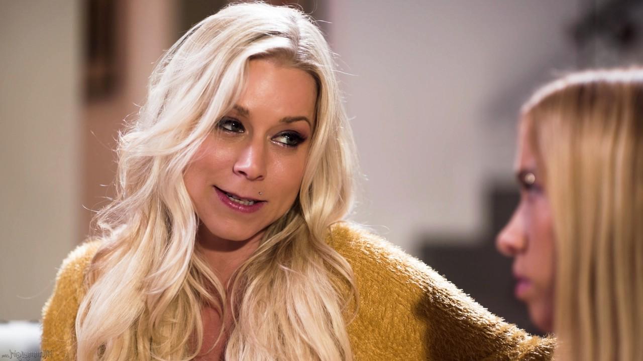 15P Katie Morgan faz sexo lésbico com sua enteada Khloe Kapri