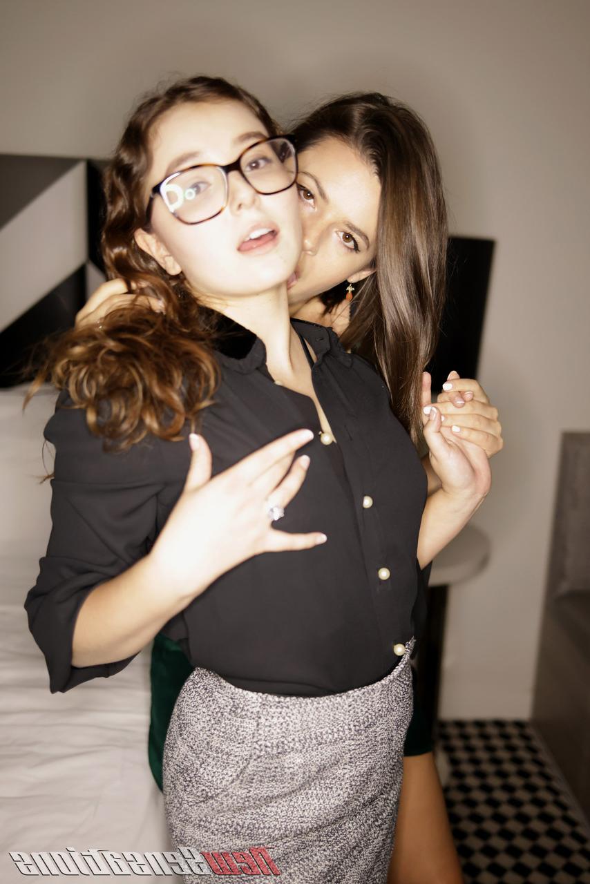 20P Breathtaking MILF Dharma Jones gives oral pleasure to Leana Lovings