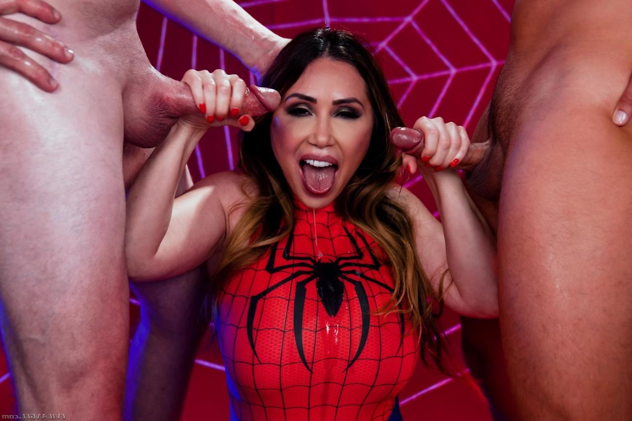 15P A garota asiática Kianna Dior leva algumas gozadas no rosto de uma vez