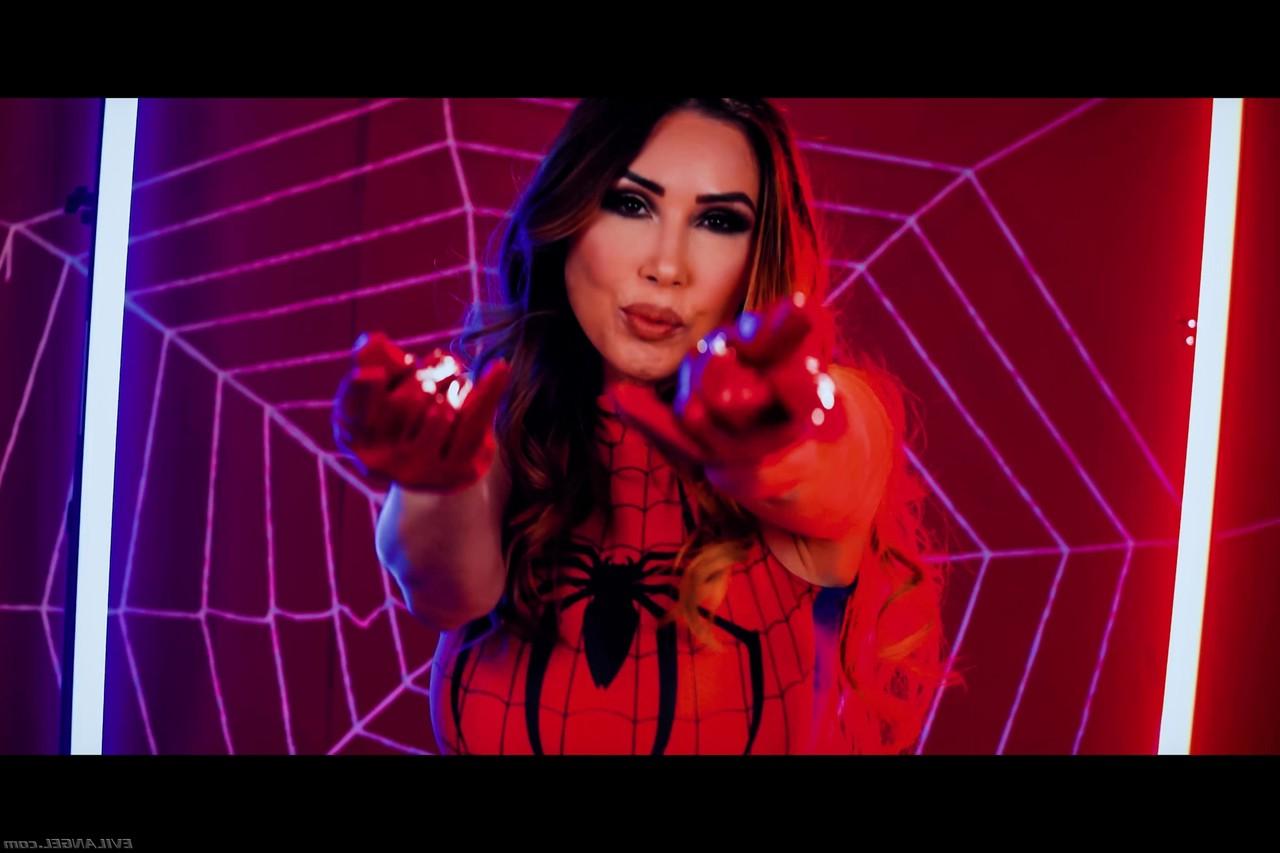 15P A garota asiática Kianna Dior leva algumas gozadas no rosto de uma vez