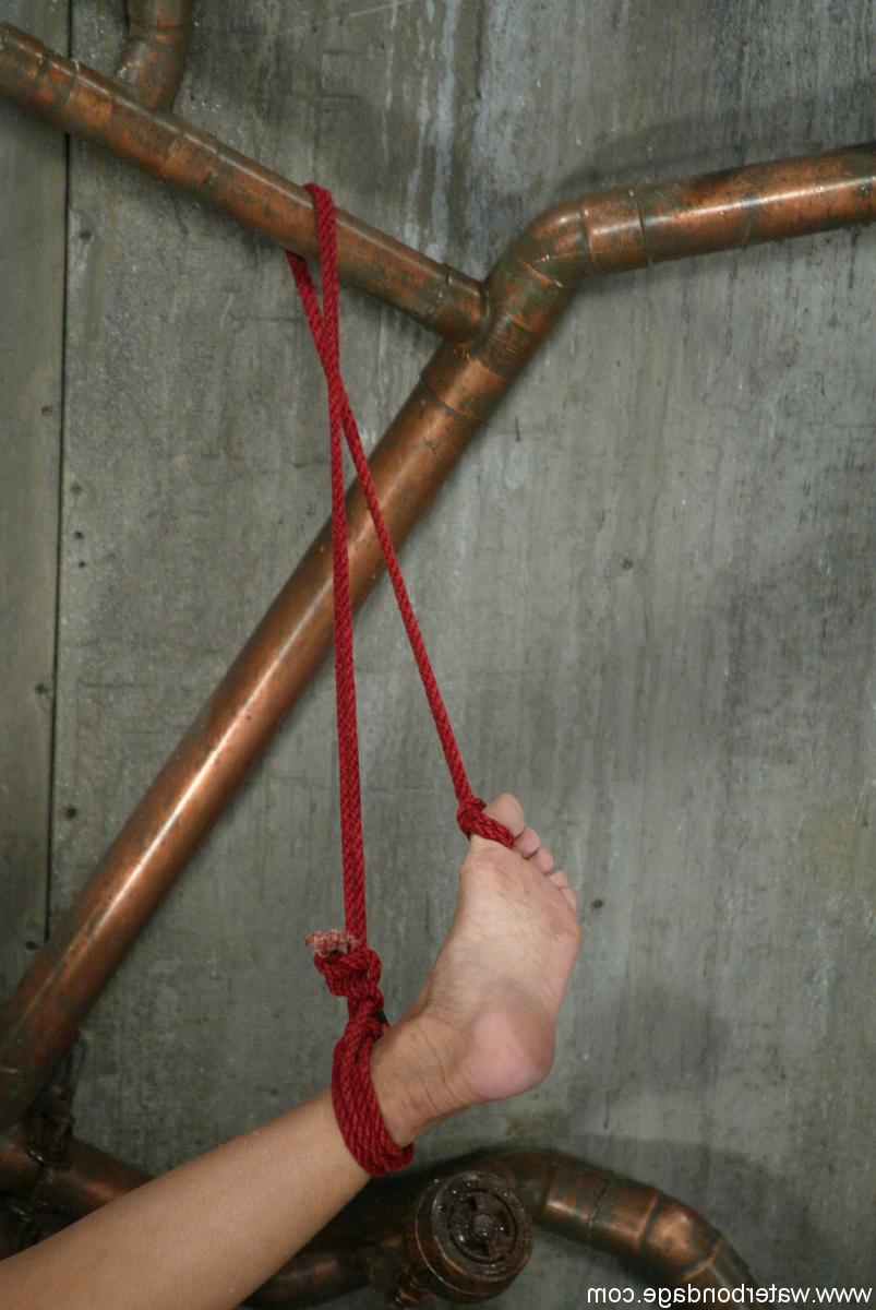 20P Bound ebony Stacy Ray gets soaked with water & toyed during fear play