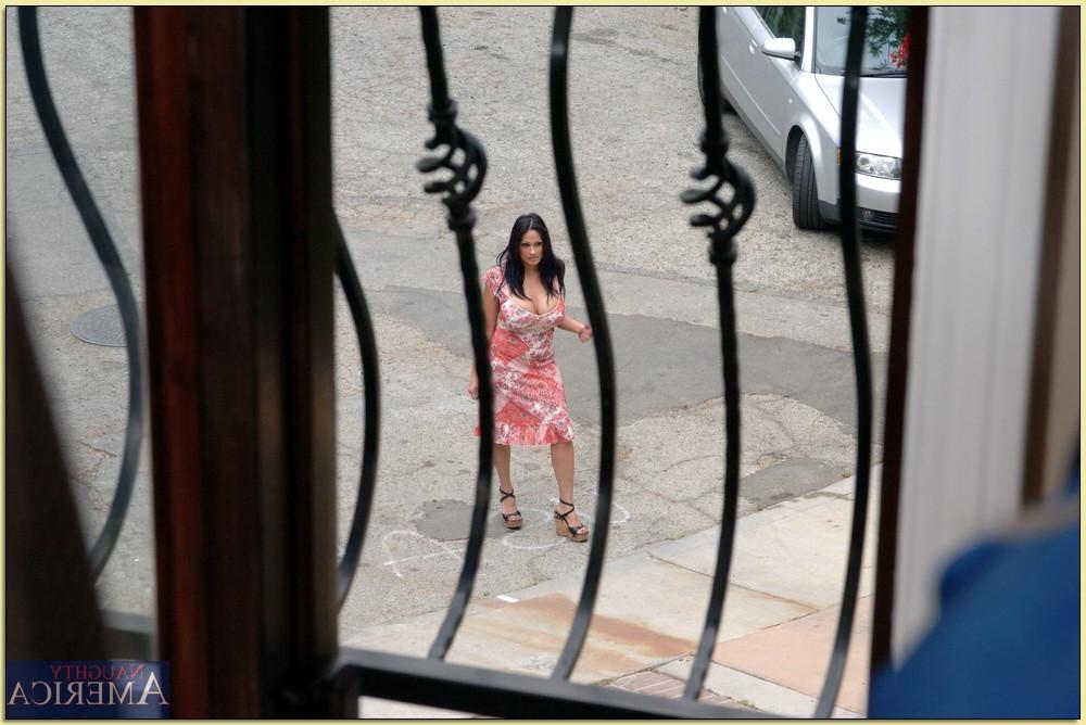 16P Mães peitudas Ava Lauren e Harmony Bliss em ação sexual em grupo impertinente