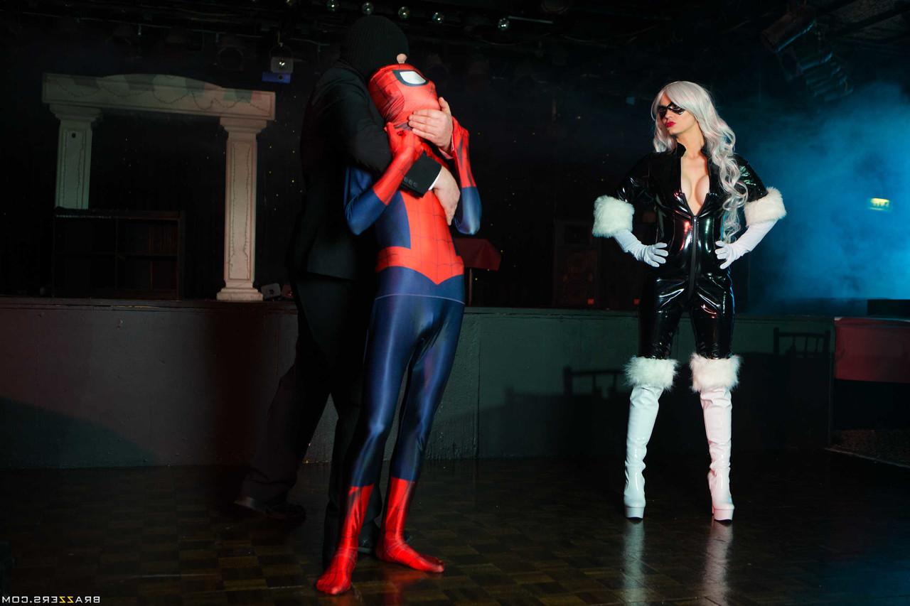20P Loira peituda australiana Mila Milan hardcore fode um jovem cosplay do homem-aranha