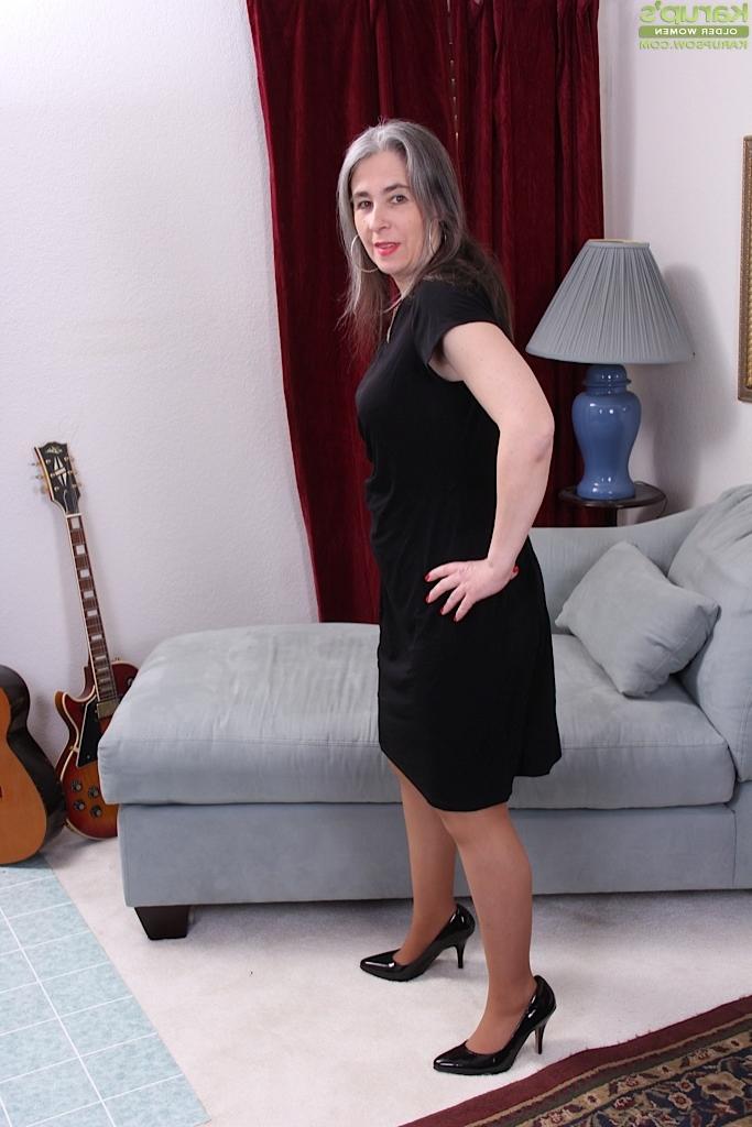 16P Pantyhose ensconced granny Lexy Lou exposing large tits while undressing