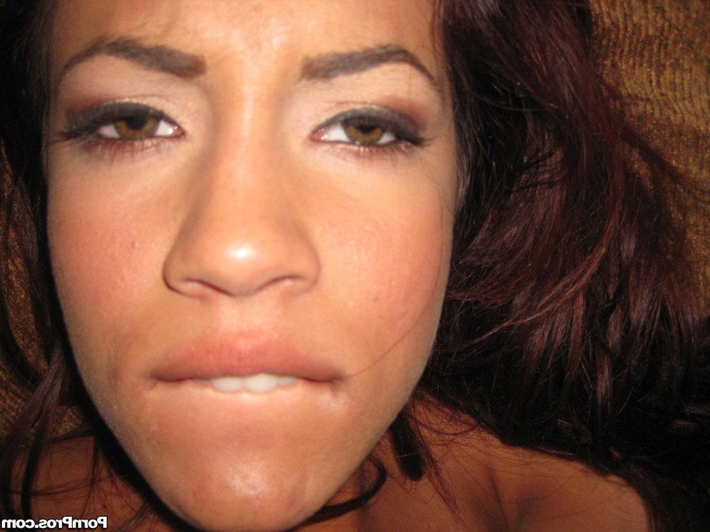 16P A deliciosa namorada Isis Taylor tem sua buceta apertada empalada em um pau monstro