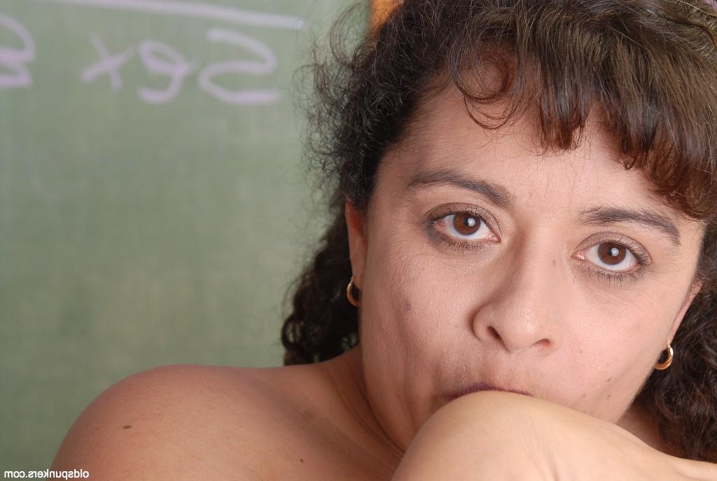 16P A professora gorda e madura Richelle chupa e fode seu colega e fica gozada em seu regalo