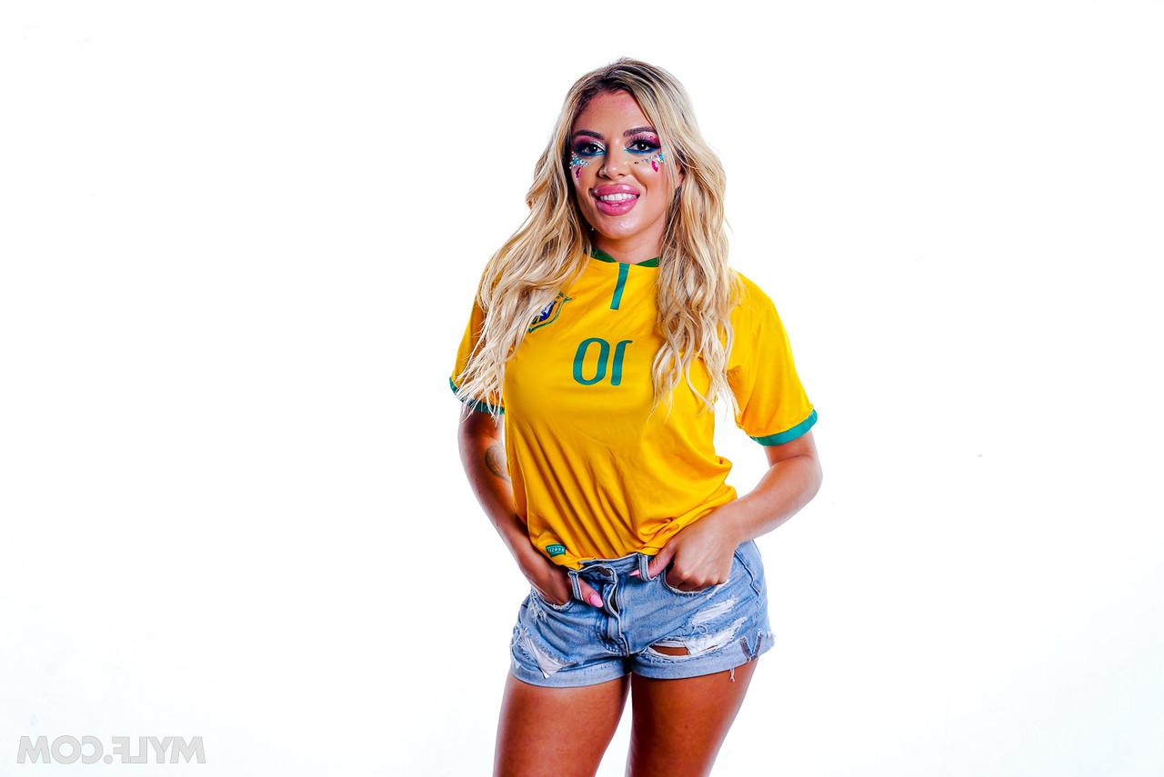 20P Brazilian MILF Vivianne DeSilva enjoys intense carnival sex on the sofa