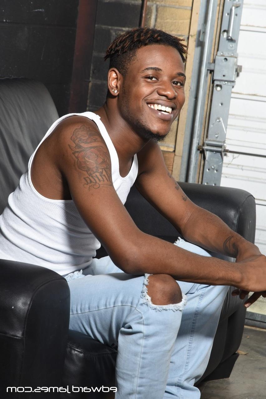 20P Gays negros con pollas grandes Mack Daddy y Marii Millz tienen sexo anal duro