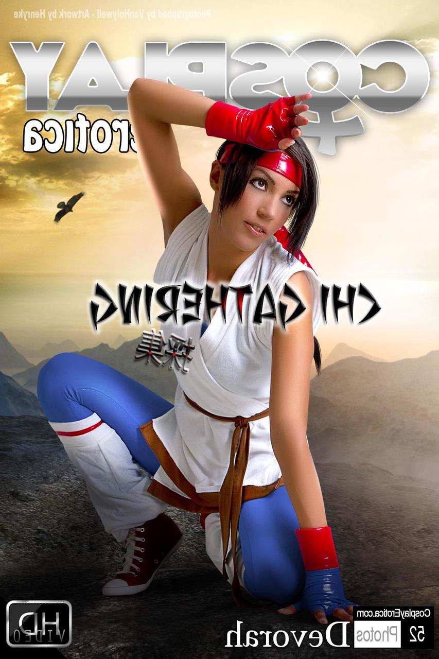 12P Linda morena libera seu corpo duro de roupas de cosplay