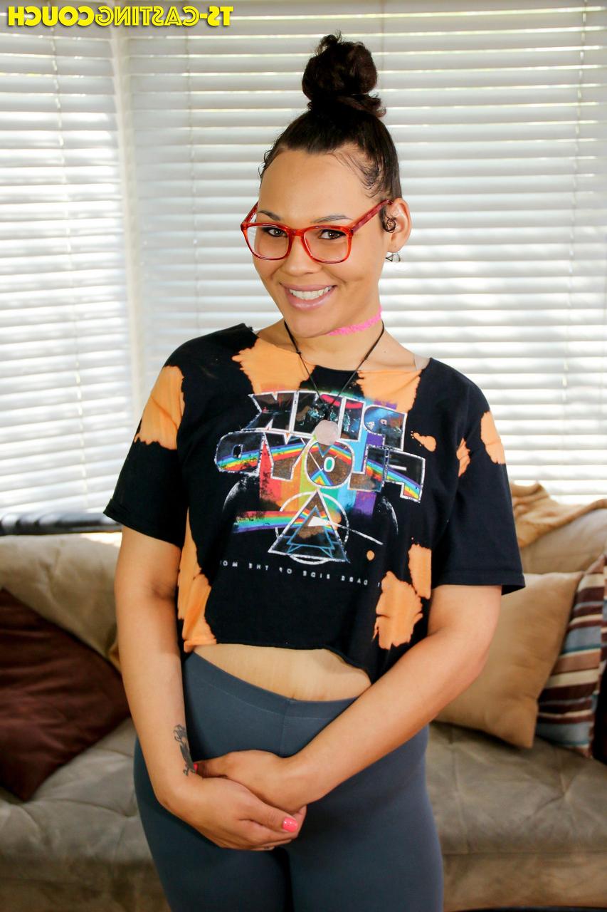 16P Curvy shemale Daizy Blaze TSC shows off her big ass & her tiny dick
