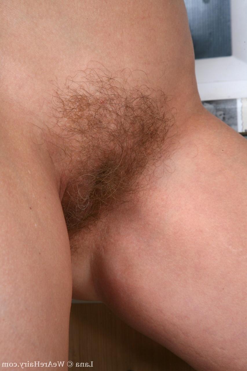 19P Ama de casa rubia lana se quita la ropa y muestra su vagina hirsuta