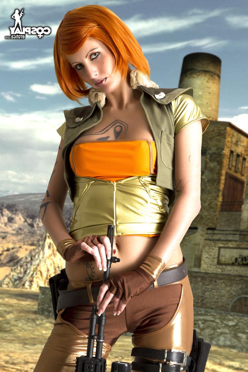 12P Redheaded cosplayer with firm tits grabs her tight ass while showing her cunt