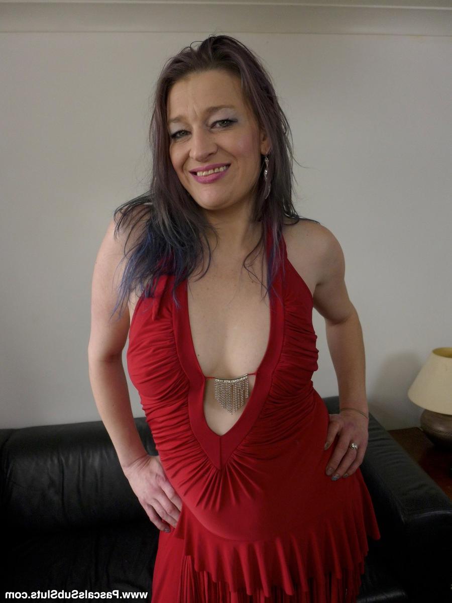 12P Slutty Welsh Rebel spreading ass wide open & fingering in fishnet stockings