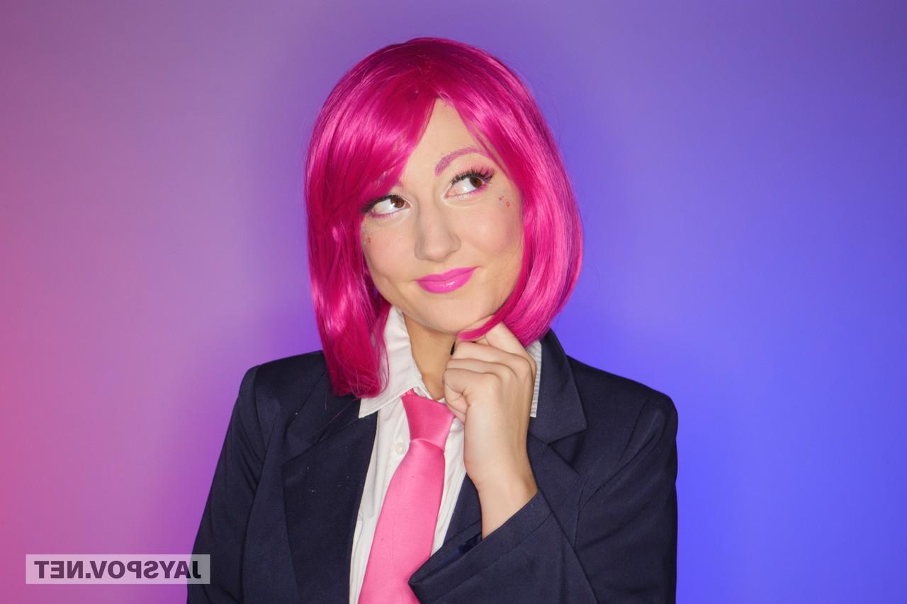 20P Cute babe with a pink wig Lily Adams unveils her suckable titties & hot pussy