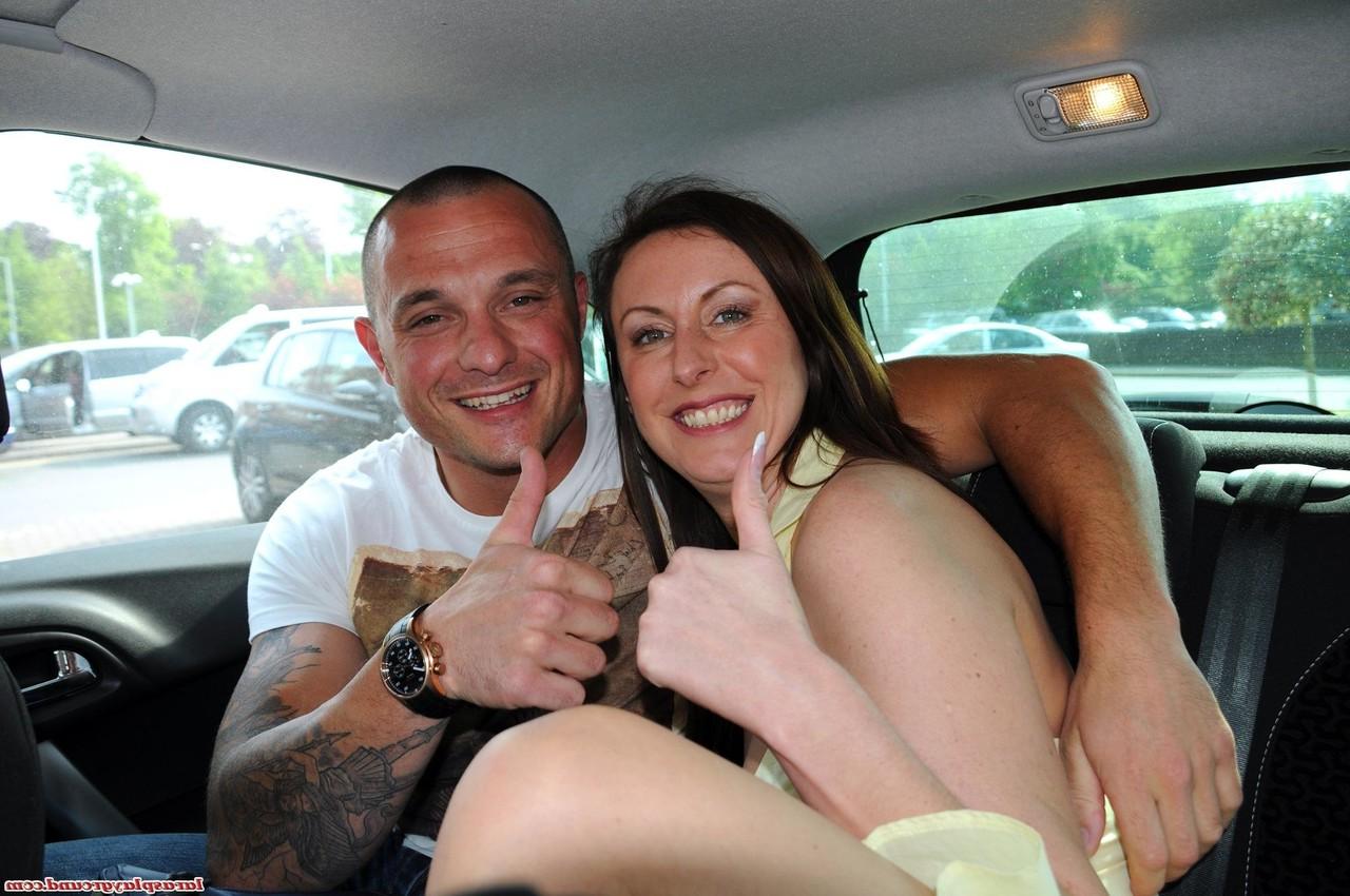 18P La star du porno amateur Lara baise l'un de ses fans pendant que son mari filme l'action XXX.