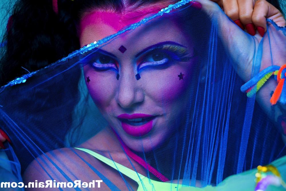 16P MILF Romi Rain shows her snatch while wearing cosplay clothing