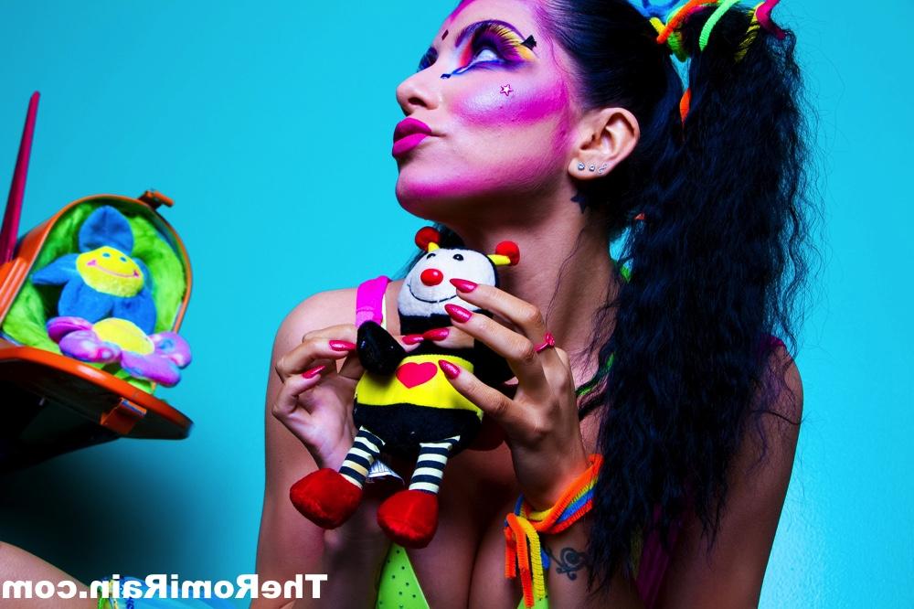 16P MILF Romi Rain shows her snatch while wearing cosplay clothing