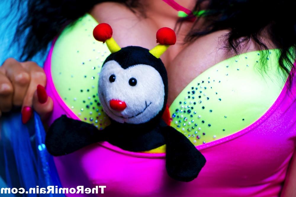 16P MILF Romi Rain shows her snatch while wearing cosplay clothing