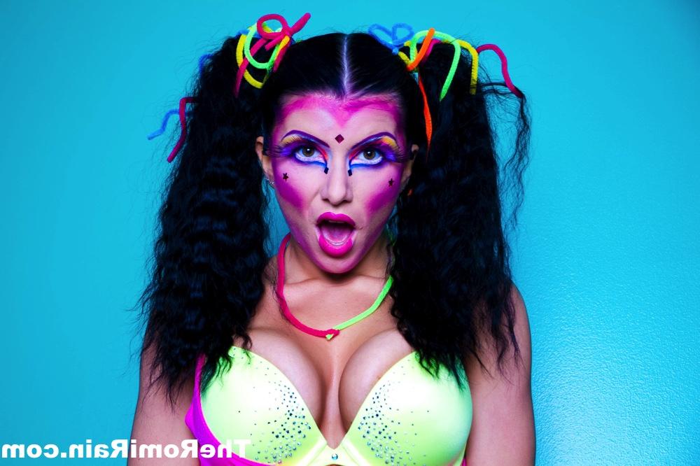 16P MILF Romi Rain shows her snatch while wearing cosplay clothing