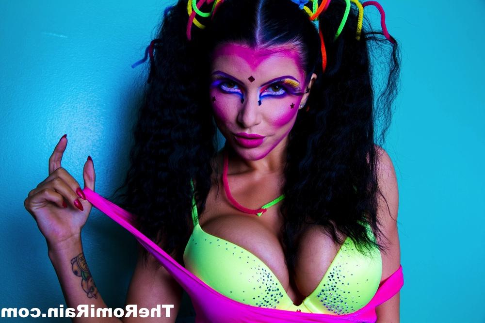 16P MILF Romi Rain shows her snatch while wearing cosplay clothing