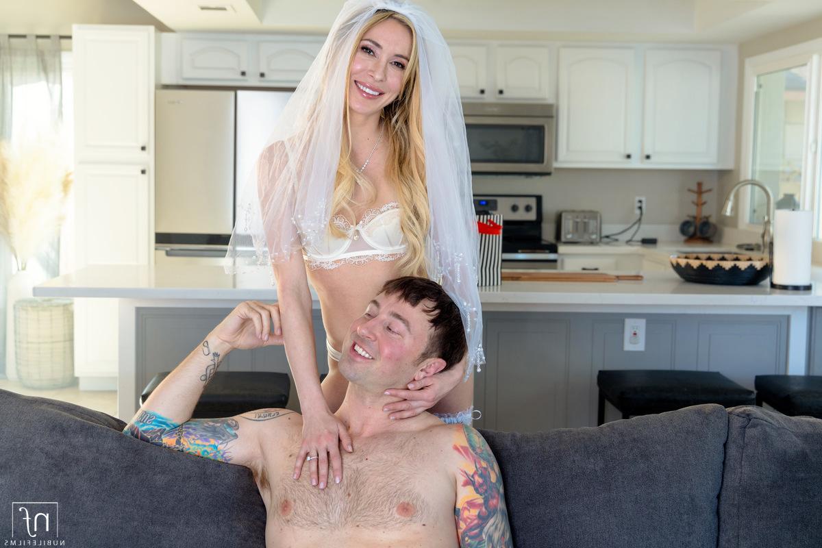 16P Aiden Ashley usa velo de novia y liga durante el sexo con el novio