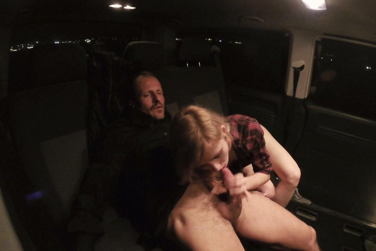 17P La blonde tchécoslovaque Beatrix Glower baise son chauffeur dans la camionnette