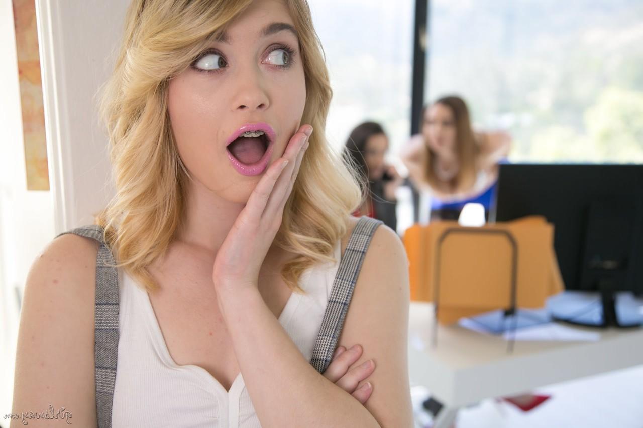 16P Anastasia Knight gesellt sich zu den beiden vollbusigen Damen Georgia Jones und Natasha Nice