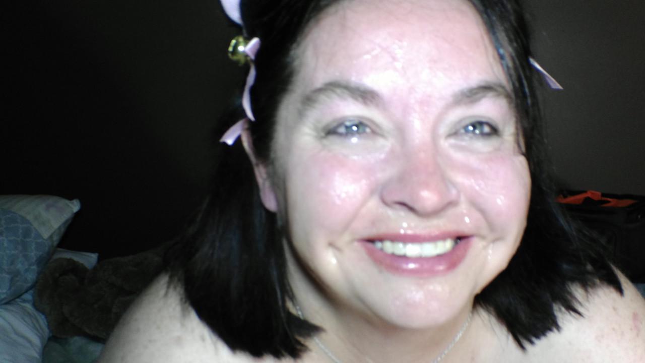 15P Mature BBW showing off her big fat ass & posing with nipple clamps on her tits