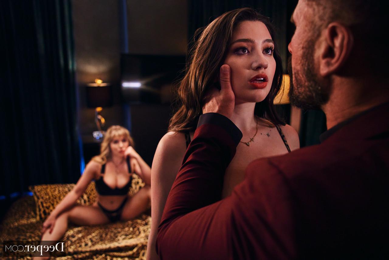 20P La impresionante Lena Paul y la caliente Alyx Star se follan juntas una polla gorda y caliente