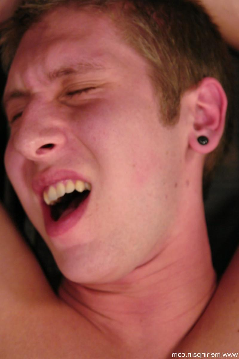 20P Femdom tesão com peitos grandes Aiden Starr cavalga o pau grande de seu sub masculino