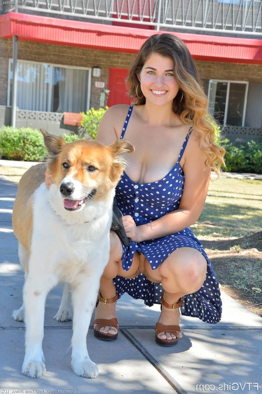 20P Smoking hot babe Gianna flashes her muff while posing pantyless in public