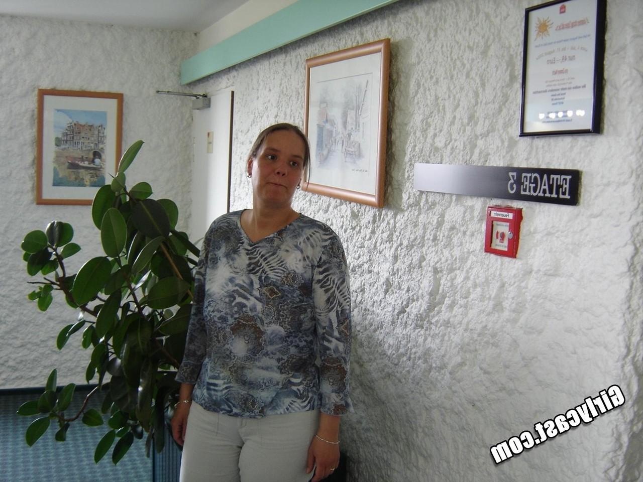15P Morena amateur con grandes tetas tiene sexo con un hombre en un hotel de buceo