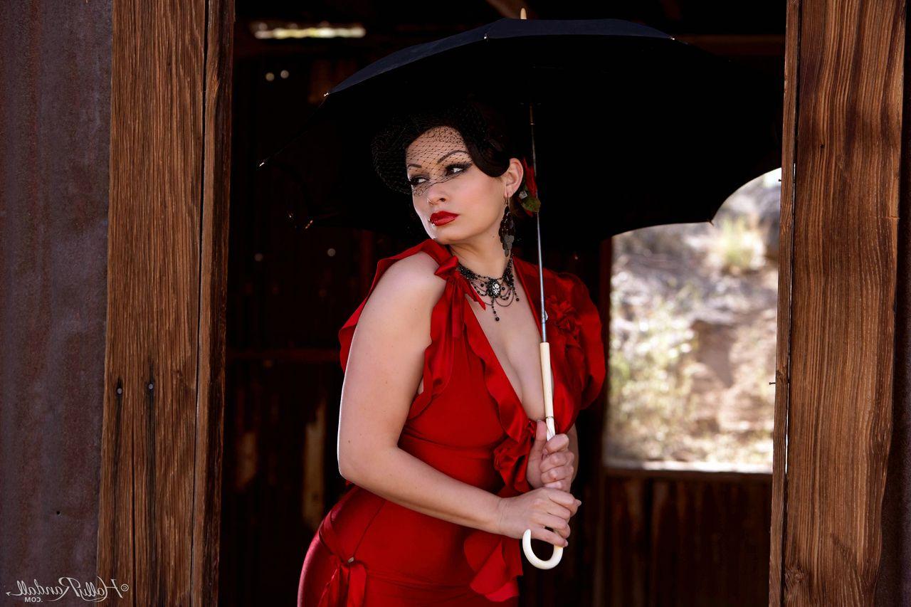 12P A bela morena Aria Giovanni libera seus peitos grandes e tira um vestido vermelho