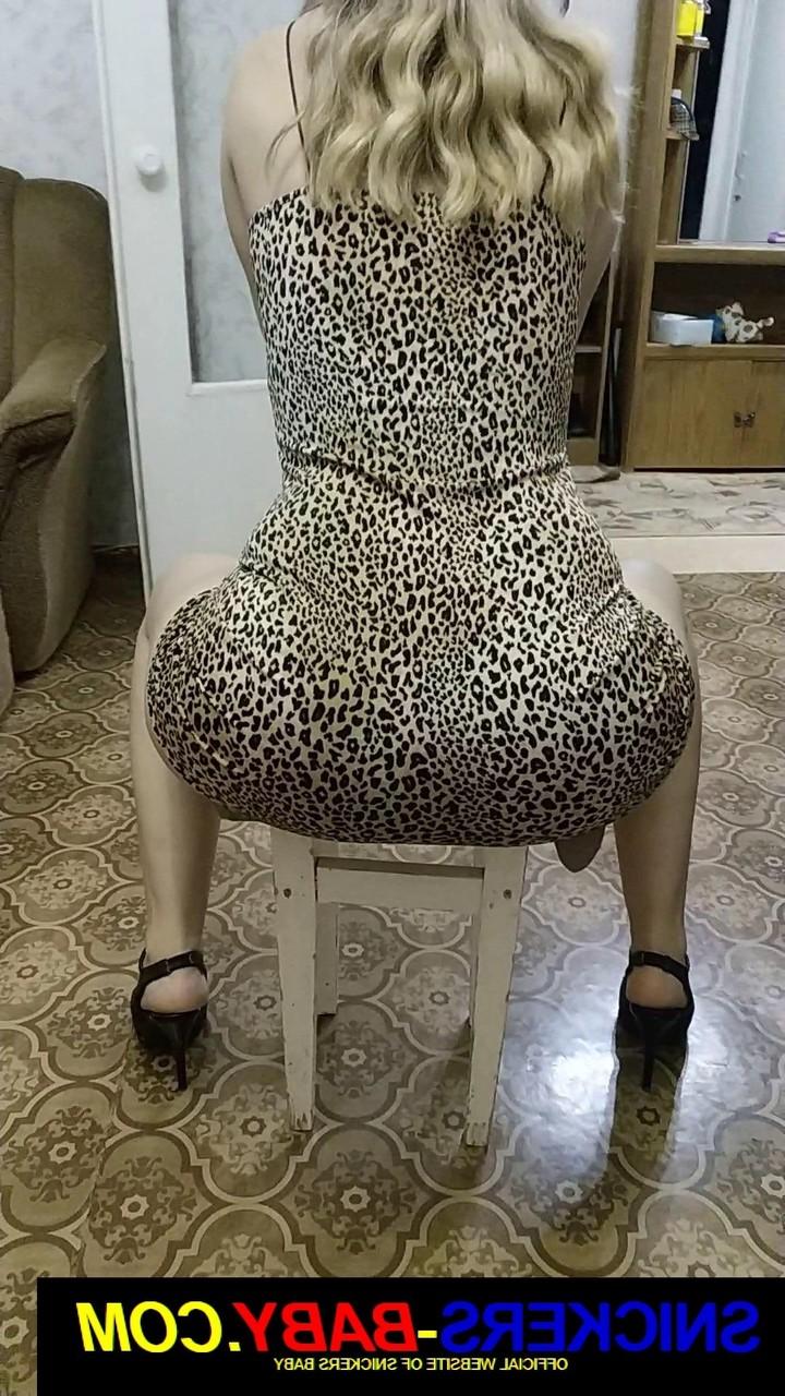 15P Curvy babe Snickers Baby shows off her big booty in a sexy dress