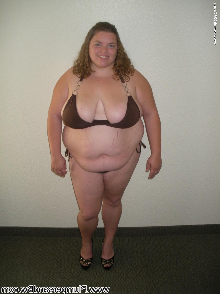 20P Smiley BBW Hunny Bunz poses in her bikini, strips and shows her big tits