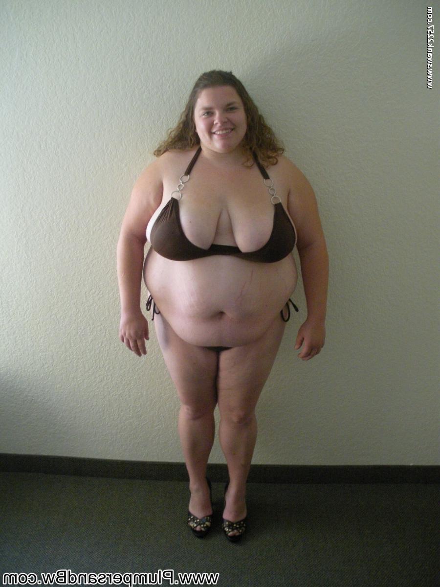 20P Smiley BBW Hunny Bunz poses in her bikini, strips and shows her big tits