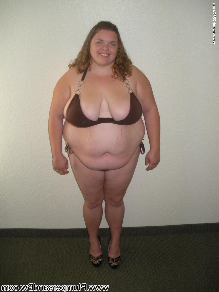 20P Smiley BBW Hunny Bunz poses in her bikini, strips and shows her big tits