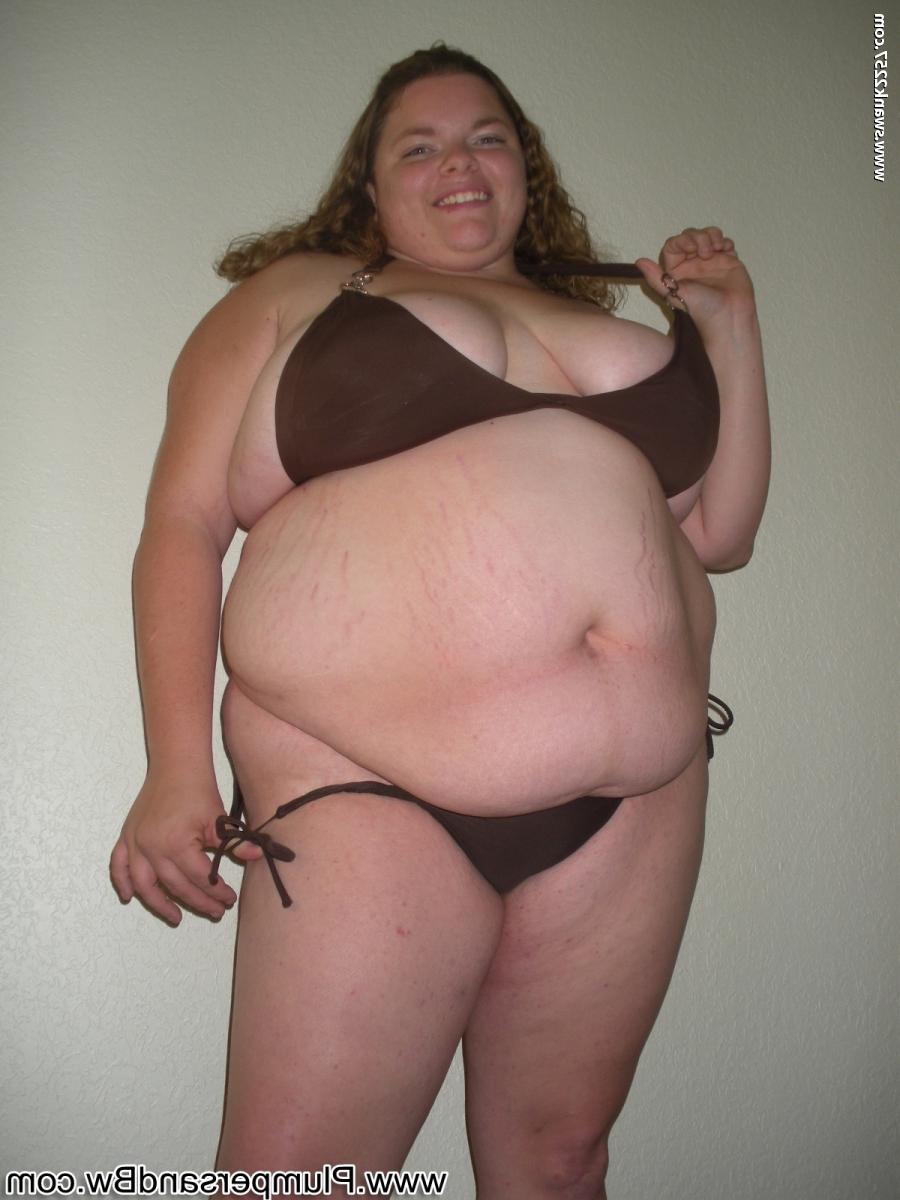 20P Smiley BBW Hunny Bunz poses in her bikini, strips and shows her big tits