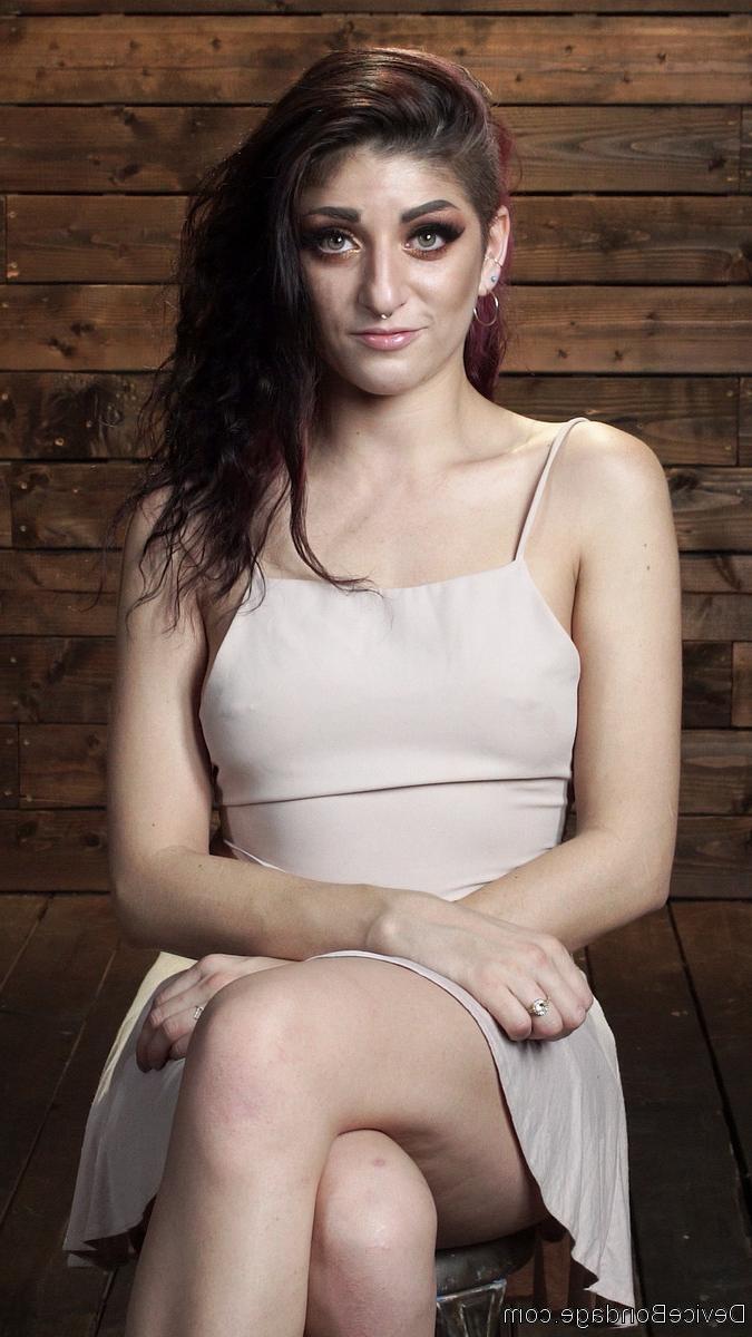 20P La esclava americana Nikki Knightly es jugueteada dolorosamente mientras está atada