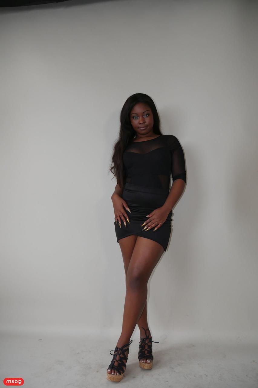 15P Impressionante adolescente queniano Sunny Star gosta de uma foda interracial hardcore