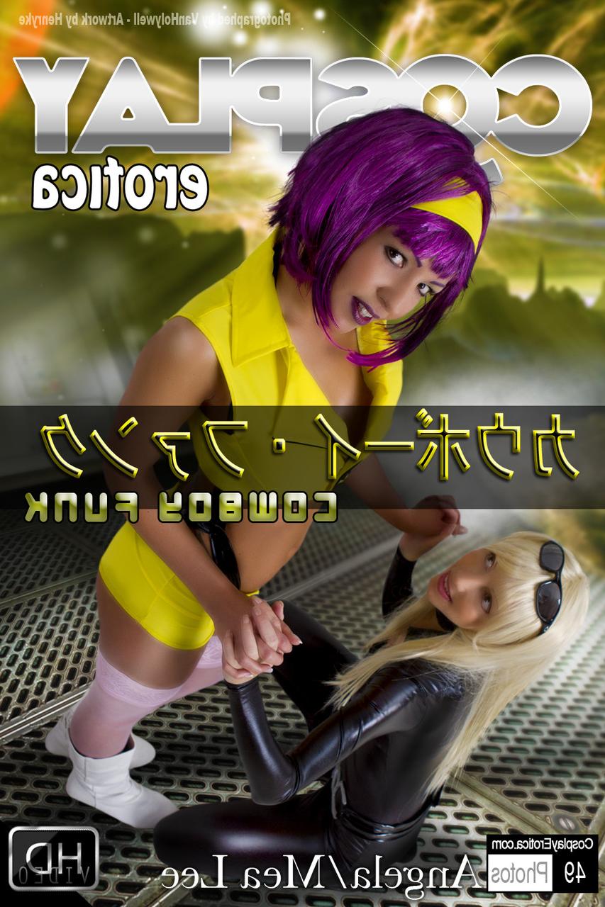 12P Cosplayers lésbicas posam com suas roupas antes de começarem a se despir