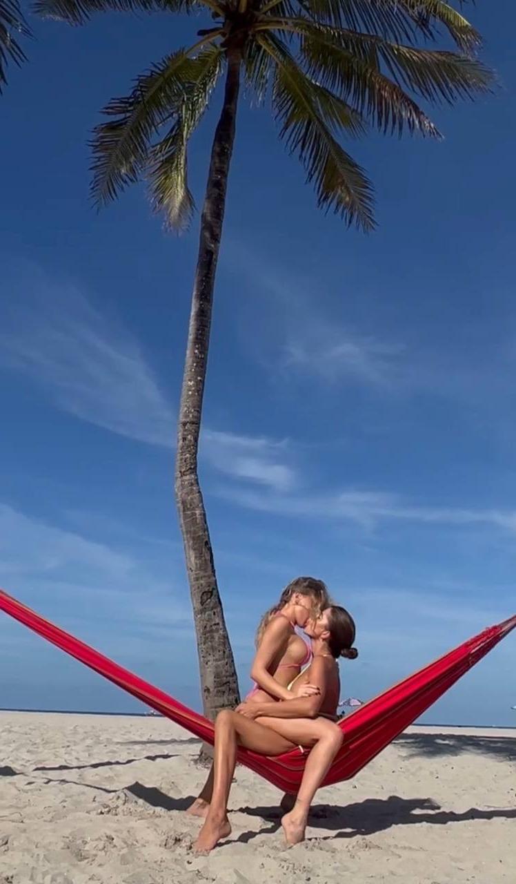 13P OnlyFans 湯たんぽビクトリア・ブロシュキナがレズビアンのガールフレンドとセックス
